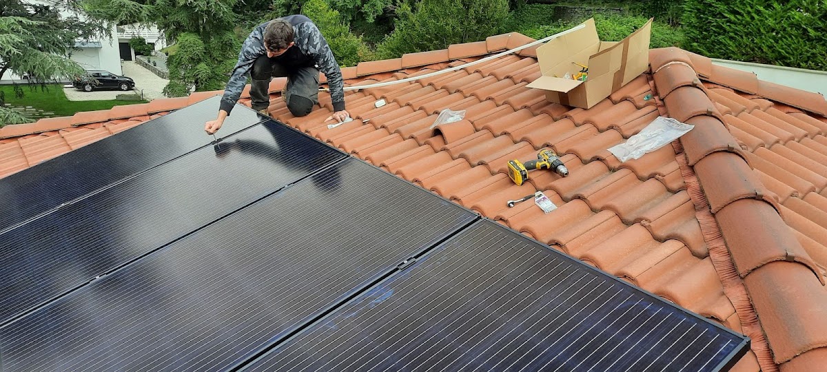 Cuoq Electricité: Électricité Climatisation Panneaux solaires - photo 2